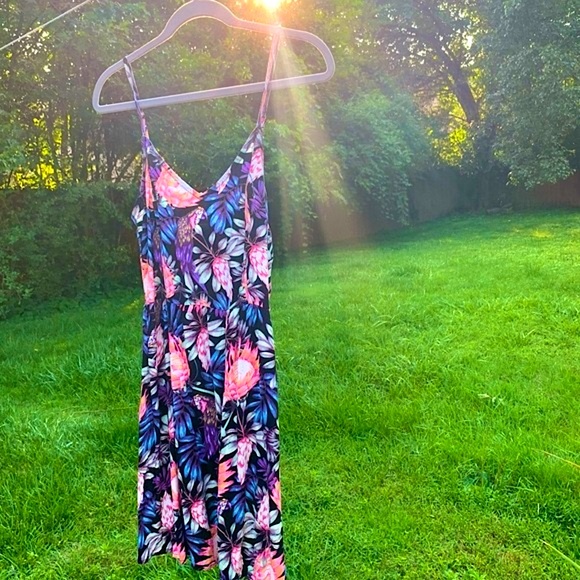 H&M Divided Tropical 🦜 Floral Print Dress Adjustable Straps & Smocked Back 🌷🌸🪻🌼 - Picture 3 of 8